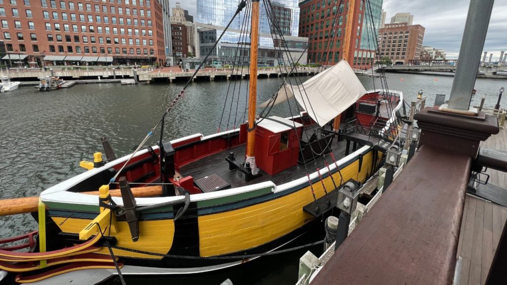 ボストン観光｜ボストン茶会事件博物館の船